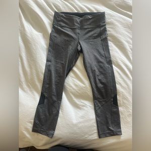 Lululemon Best Pace cropped leggings. Size 6.